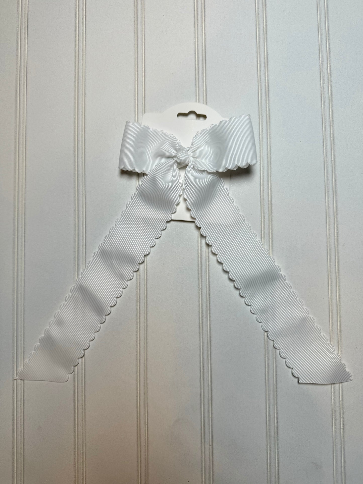 Scalloped Streamer Bow on Clip